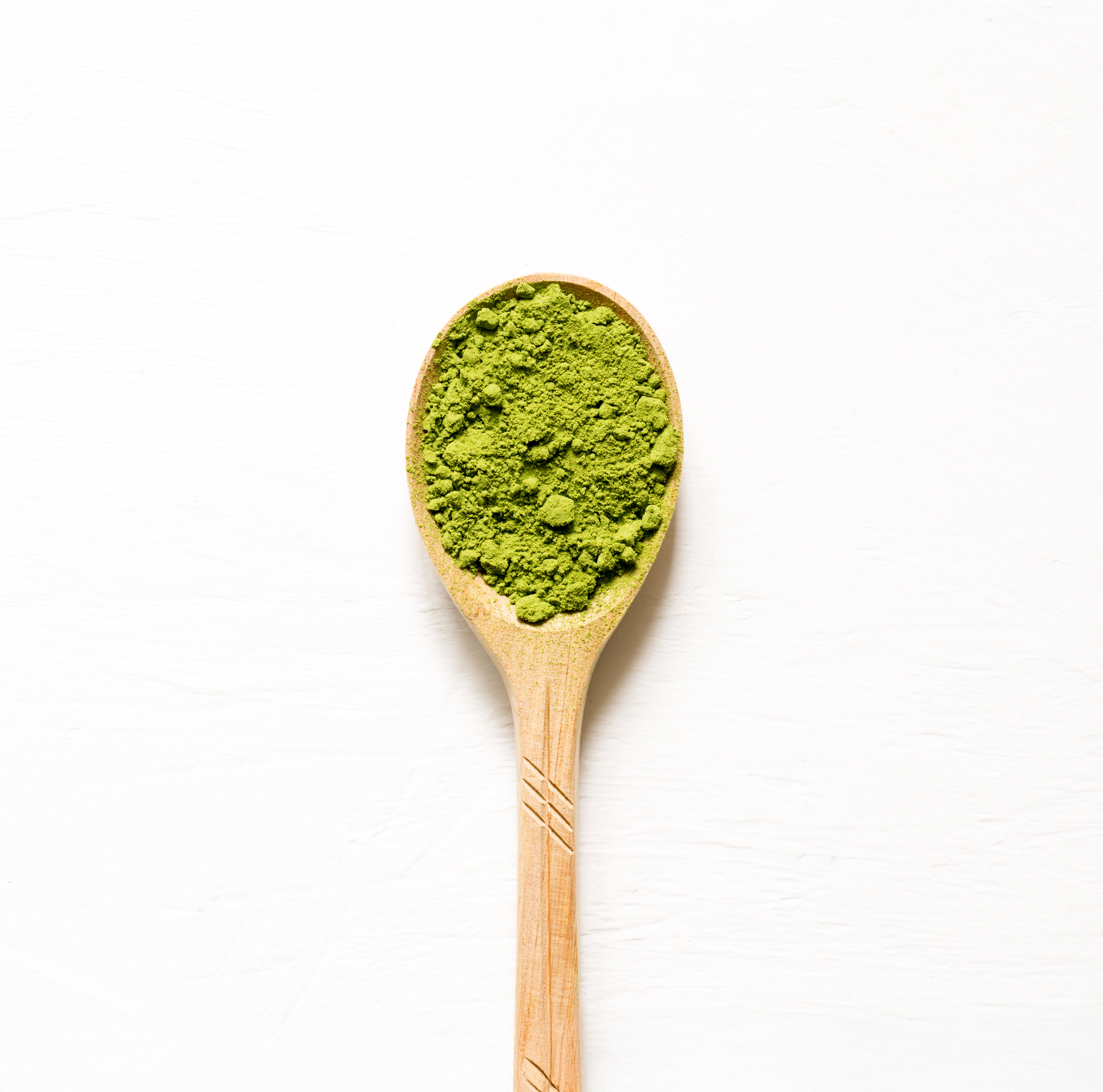matcha-japanese-powdered-green-tea-spoon-white-background-top-view-copy-space.png